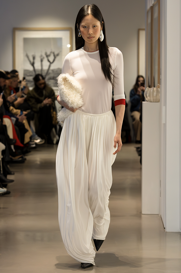 Ashlyn Gabriel Gathered Jersy pants. Ashlyn Gabriel pants white. Ashlyn gathered pants white. Ashlyn pants balloon leg. Ivory Ashlyn pants. Softly structured Ashlyn jersey pants. Viscose jersey. Slinky, comfortable.  Des Kohan Ashlyn. Des Kohan Los Angele Ashlyn. Des Kohan Ashlyn exclusive. Ashlyn Des Kohan West Hollywood. Ashlyn Des Kohan Fairfax. Ashlyn Fall 2025. Ashlyn Winter 2025. Ashlyn CFDA Ashlyn vogue. Ashlyn merchandise. 