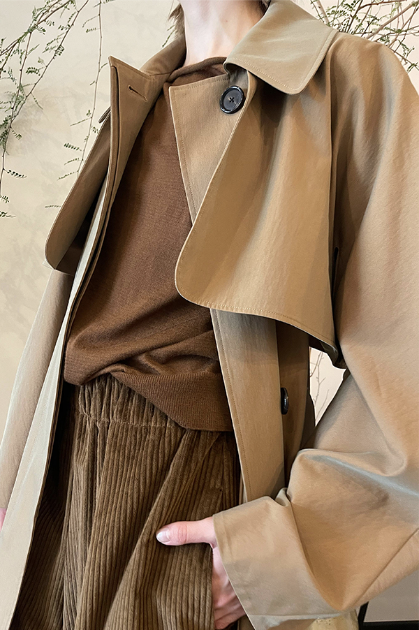 Ashlyn. Ashlyn Andre Trench. Ashlyn Trench Coat. Ashlyn khaki. Ashlyn iridescent trench. Ashlyn tailored trench coat. Ashlyn regular fit. Trench  Cotton/Nylon blend. Ashlyn regular fit. Ashlyn -burberry trench. Andre Trench Des Kohan. Des Kohan khaki trench. Des Kohan Iridescent trench.  Des Kohan Ashlyn. Des Kohan Los Angeles Ashlyn. Des Kohan Fairfax Ashlyn. Ashlyn Fall 2025. Ashlyn winter 2025. Ashlyn CFDA. Ashlyn Vogue. Ashlyn Park. Exclusive Ashlyn. 