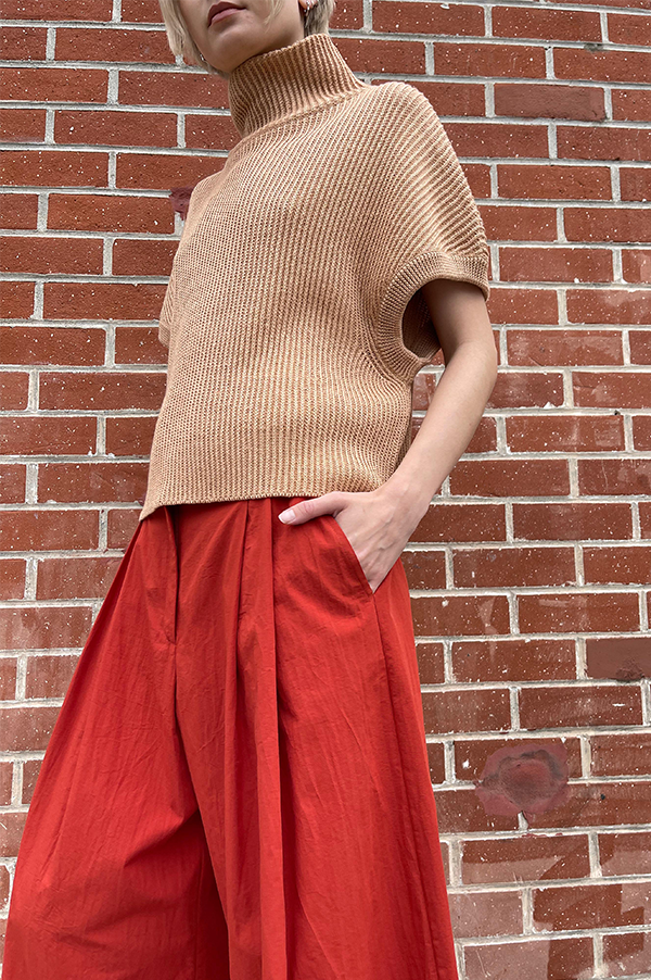 Terracotta Red. Cotton Samurai pants.  Wide pleated pants. Dusan. Dusan Samurai pants. Front button/sip closure Dusan Pants. Slitted Side pockets.  Red Dusan. Terracotta Dusan. Wide leg pants Dusan. Dusan Des Kohan. Des Kohan Los Angeles. Dusan West Hollywood. Des Kohan exclusive. Exclusive Terracotta Samurai Dusan Pants.