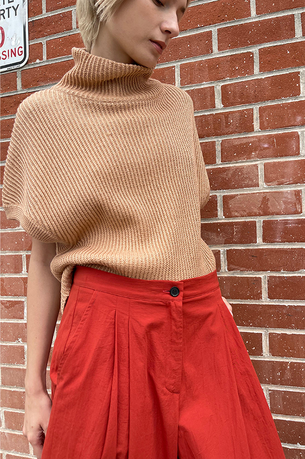 Terracotta Red. Cotton Samurai pants.  Wide pleated pants. Dusan. Dusan Samurai pants. Front button/sip closure Dusan Pants. Slitted Side pockets.  Red Dusan. Terracotta Dusan. Wide leg pants Dusan. Dusan Des Kohan. Des Kohan Los Angeles. Dusan West Hollywood. Des Kohan exclusive. Exclusive Terracotta Samurai Dusan Pants.
