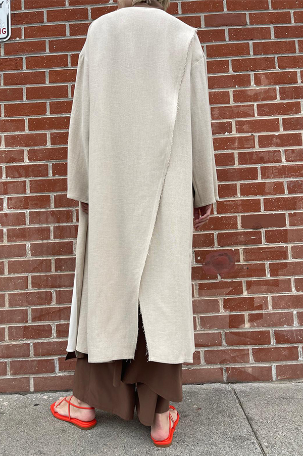 Dusan Crepe Linen Trech Coat. Dusan Linen Long Linen Trench Coat Natural . Dusan Trench Coat. Dusan Natural. Dusan patch pockets on lining layer. Dusan Trench Coat Diagonal slit in back. Dusan raw edges. Dusan Relaxed fit trench coat milk. Dusan Los Angeles. Dusan West Hollywood. Dusan Des Kohan. Dusan Des Kohan exclusive. Dusan fully lined trench. Dusan Open closure Trench Coat. 