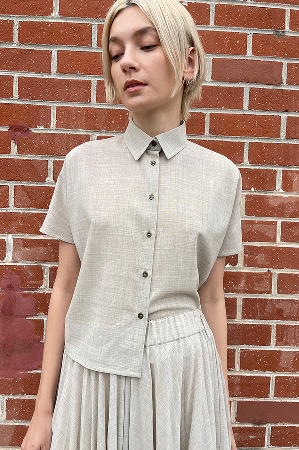 Sand shirt short sleeve. Sand Dusan short sleeve shirt. Dusan. Dusan latte brown.  Cropped Shirt. Virgin Wool Dusan. Cropped virgin wool DUSAN. Dusan small point collar shirt. Dusan Boxy cut. Dusan Short sleeves. Dusan Front button closure Dusan   Sand Dusan. Dusan Des Kohan. Des Kohan Los Angeles. Dusan West Hollywood. Des Kohan exclusive. Exclusive Sand Dusan cropped Voile Shirt. Dusan thin virgin wool. Dusan Garden Party. 
