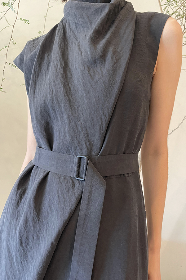 Daju Sleeveless Dress in Anthracite