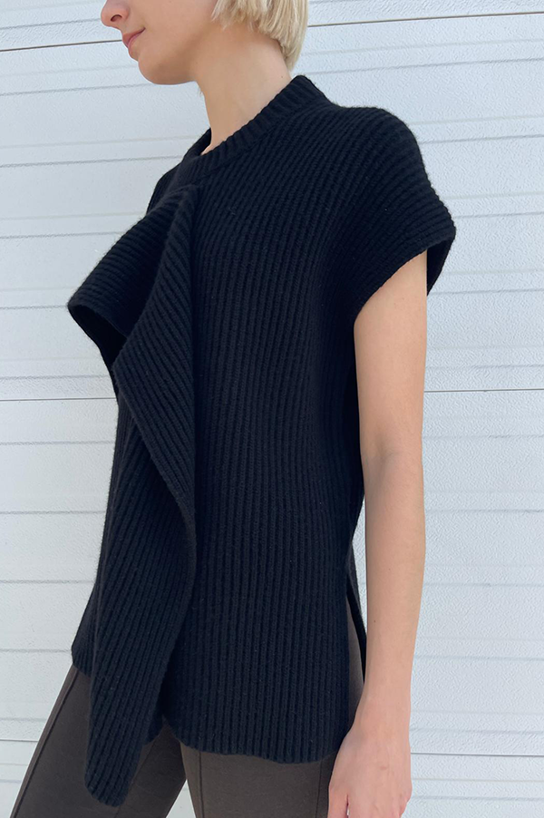 Kouri Sleeveless Knit Top in Black