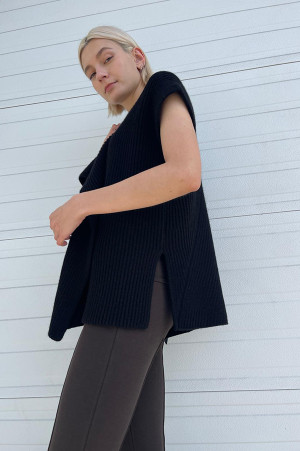 Kouri Sleeveless Knit Top in Black