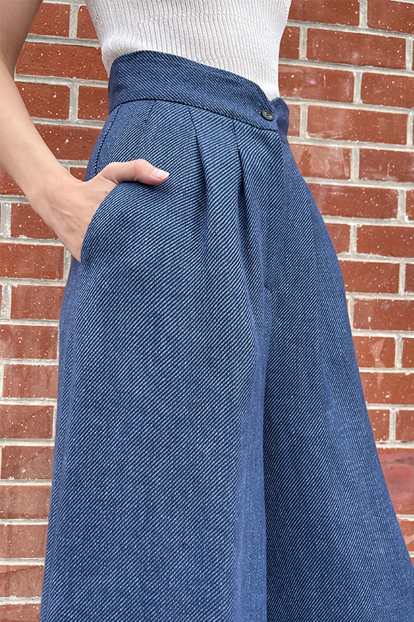 Linen Long Wide pants Linen Long Wide pants Dusan. Blue Tweed Dusan pants. Wide pants Blue Tweed Dusan. Front Zip button closure tweed blue Pants. Dusan blue linen pants.. Dusan. Wide leg pants Dusan. Dusan Des Kohan. Des Kohan Los Angeles. Dusan West Hollywood. Des Kohan exclusive. Dusan Des Kohan exclusive linen long wide leg pants blue. 