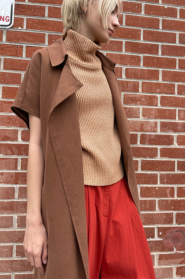 Sleeveless T-Neck Sweater in Apricot