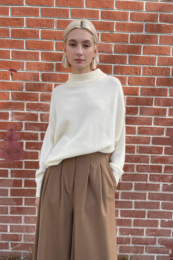 Regular Round Neck Sweater in Oatmeal