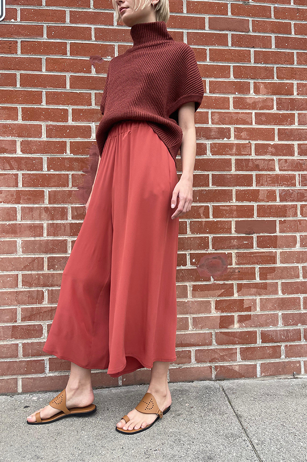 Coral Red. Silk Gaucho pants.  Wide pleated pants. Dusan. Dusan Silk Gaucho pants. Elastic Waist Dusan Pants. Slitted Side pockets.  Red Dusan. Coral Dusan. Wide leg pants Dusan. Dusan Des Kohan. Des Kohan Los Angeles. Dusan West Hollywood. Des Kohan exclusive. Exclusive Coral Dusan Gaucho Pants.