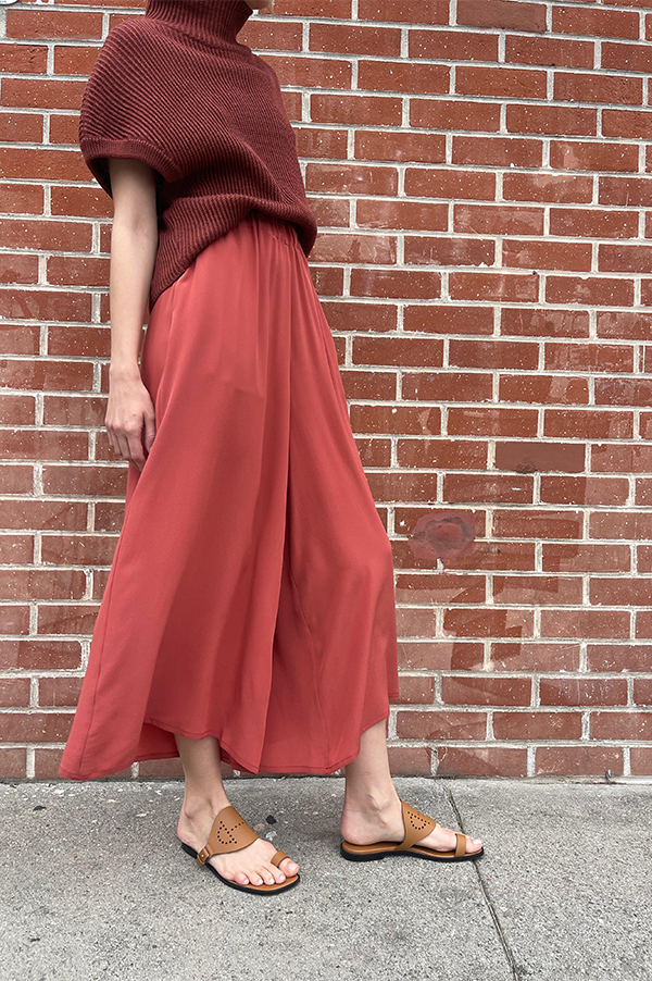 Coral Red. Silk Gaucho pants.  Wide pleated pants. Dusan. Dusan Silk Gaucho pants. Elastic Waist Dusan Pants. Slitted Side pockets.  Red Dusan. Coral Dusan. Wide leg pants Dusan. Dusan Des Kohan. Des Kohan Los Angeles. Dusan West Hollywood. Des Kohan exclusive. Exclusive Coral Dusan Gaucho Pants.