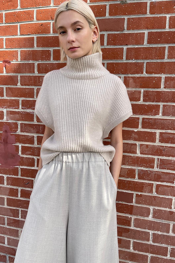 Sleeveless T-Neck Sweater in Oatmeal