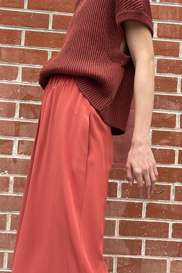 Dusan Ribbed knit sleeveless drop shoulder relaxed fit. Dusan Sleeveless T neck Sweater. Dusan Sweater Terracotta. Dusan Linen, cashmere, silk blend sweater. Dusan Los Angeles. Dusan West Hollywood. Dusan Des Kohan. Dusan Des Kohan exclusive. Dusan Rust. Dusan Cranberry. Dusan Cashmere. Dusan linen silk, cashmere blend.
