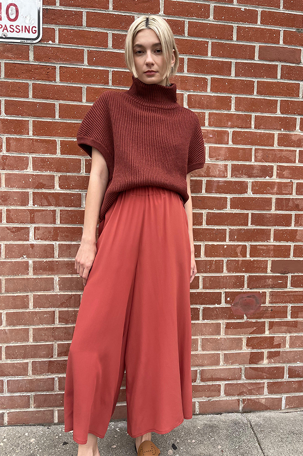Dusan Ribbed knit sleeveless drop shoulder relaxed fit. Dusan Sleeveless T neck Sweater. Dusan Sweater Terracotta. Dusan Linen, cashmere, silk blend sweater. Dusan Los Angeles. Dusan West Hollywood. Dusan Des Kohan. Dusan Des Kohan exclusive. Dusan Rust. Dusan Cranberry. Dusan Cashmere. Dusan linen silk, cashmere blend.