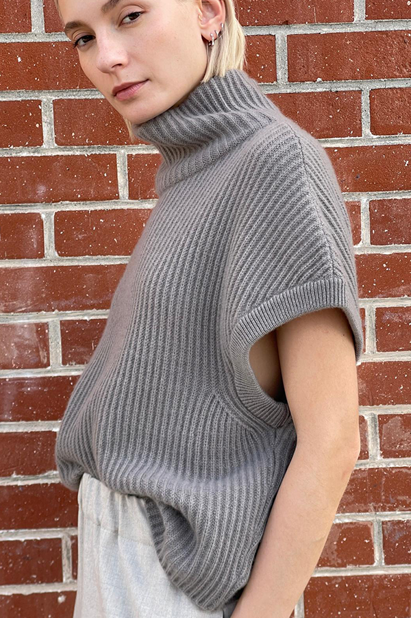 Sleeveless T-Neck Sweater in Tortora