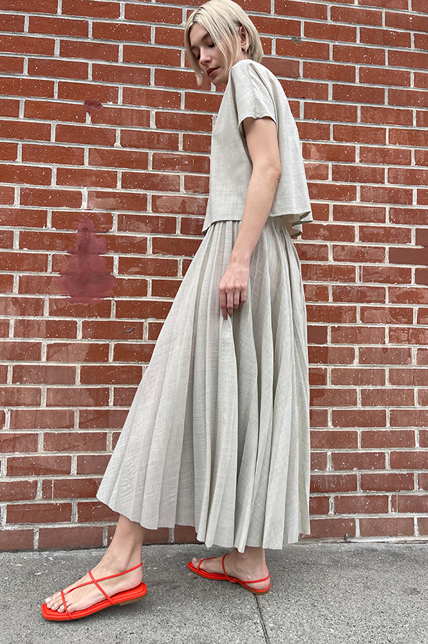 Sand pants. Sand Dusan pants.  Wide pleated pants. Dusan. Dusan wide pleated pants. Elastic Waist Dusan Pants. Dusan Unfinished hem.  Sand Dusan.  Dusan. Wide leg pants Dusan. Dusan Des Kohan. Des Kohan Los Angeles. Dusan West Hollywood. Des Kohan exclusive. Exclusive Sand Dusan wide pleated pant. Dusan thin virgin wool. Dusan Garden Party