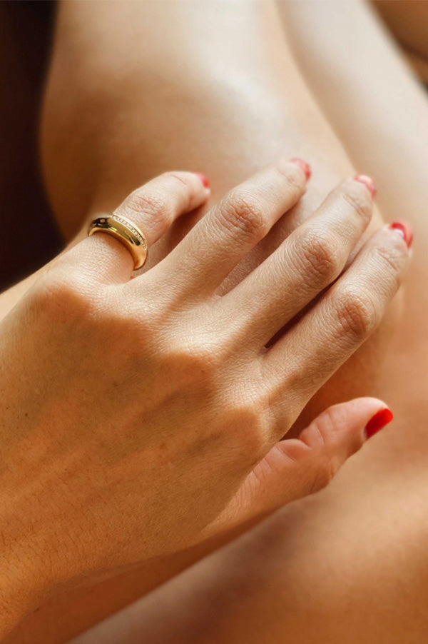 Small Balloon Ring With Row of Pavé White Diamonds