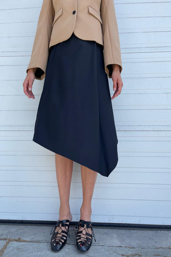 Tailored Margot skirt in navy Chelsea Mak 