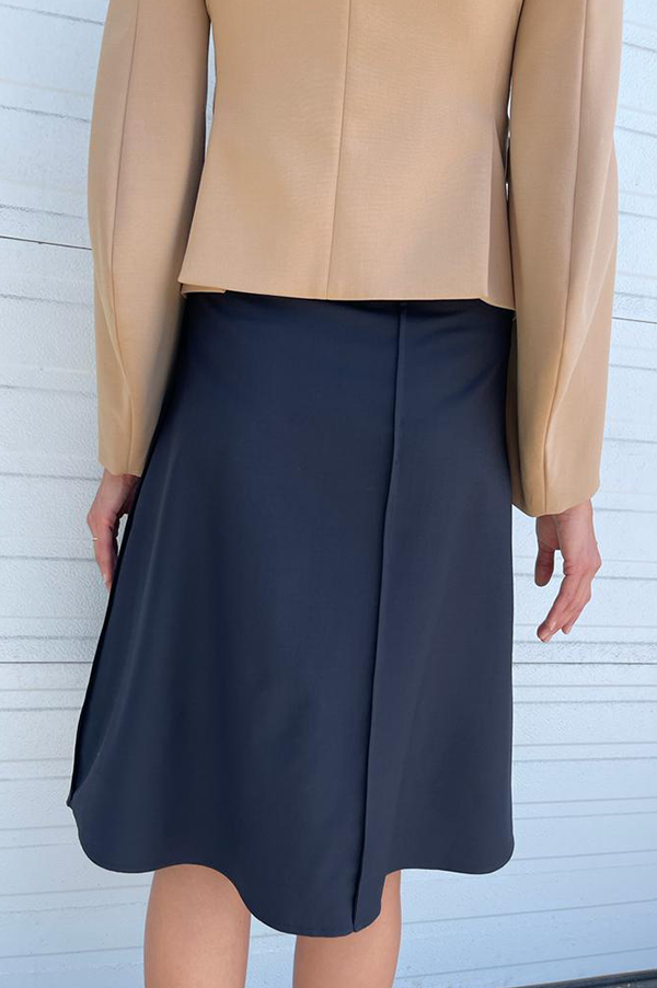 Tailored Margot skirt in navy Chelsea Mak 